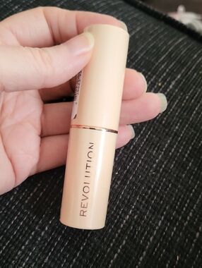 Revolution Fast Base Foundation Stick - F2